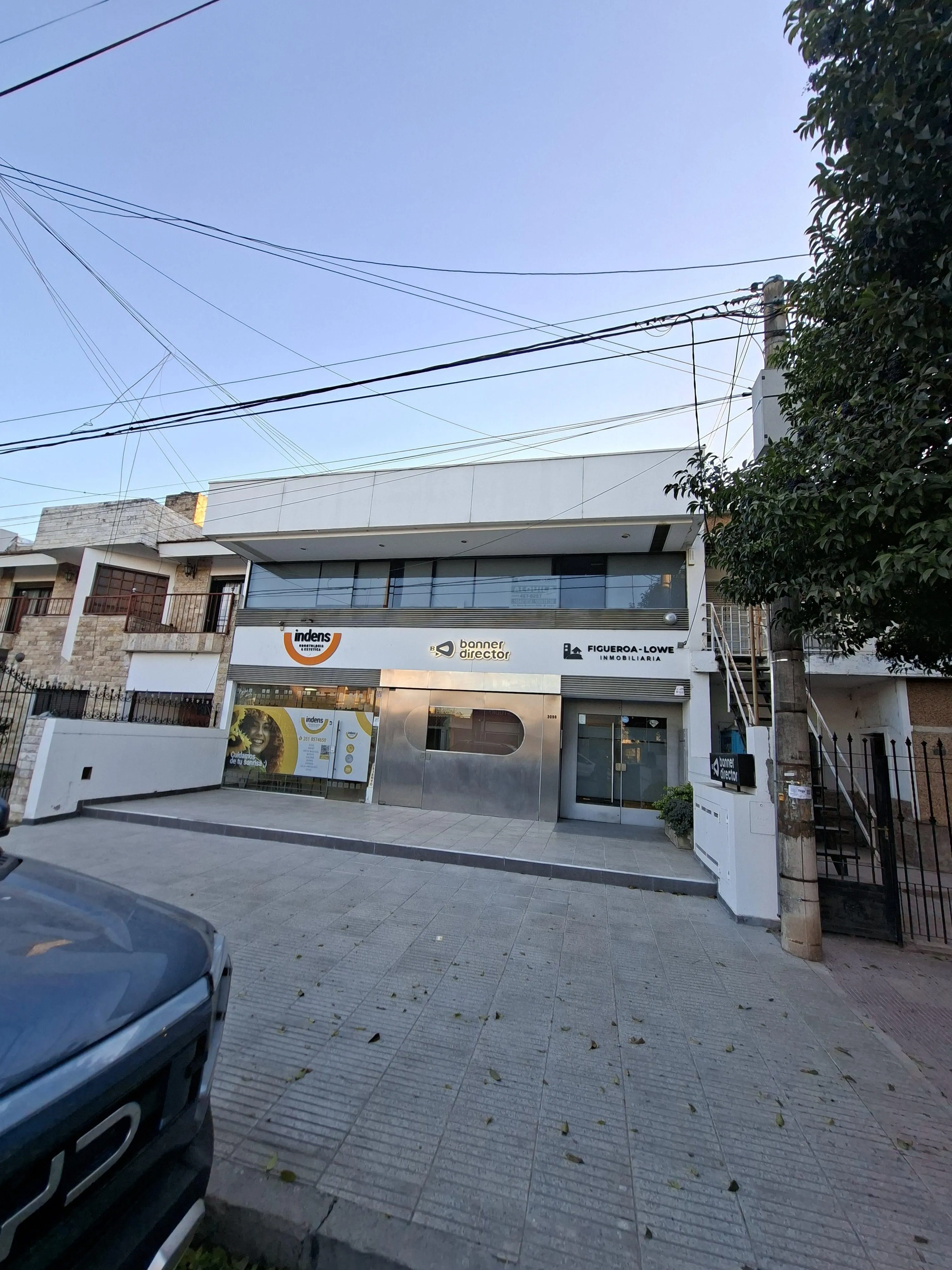 Excelente oficina de categoría , con mobiliario y aires acondicionados