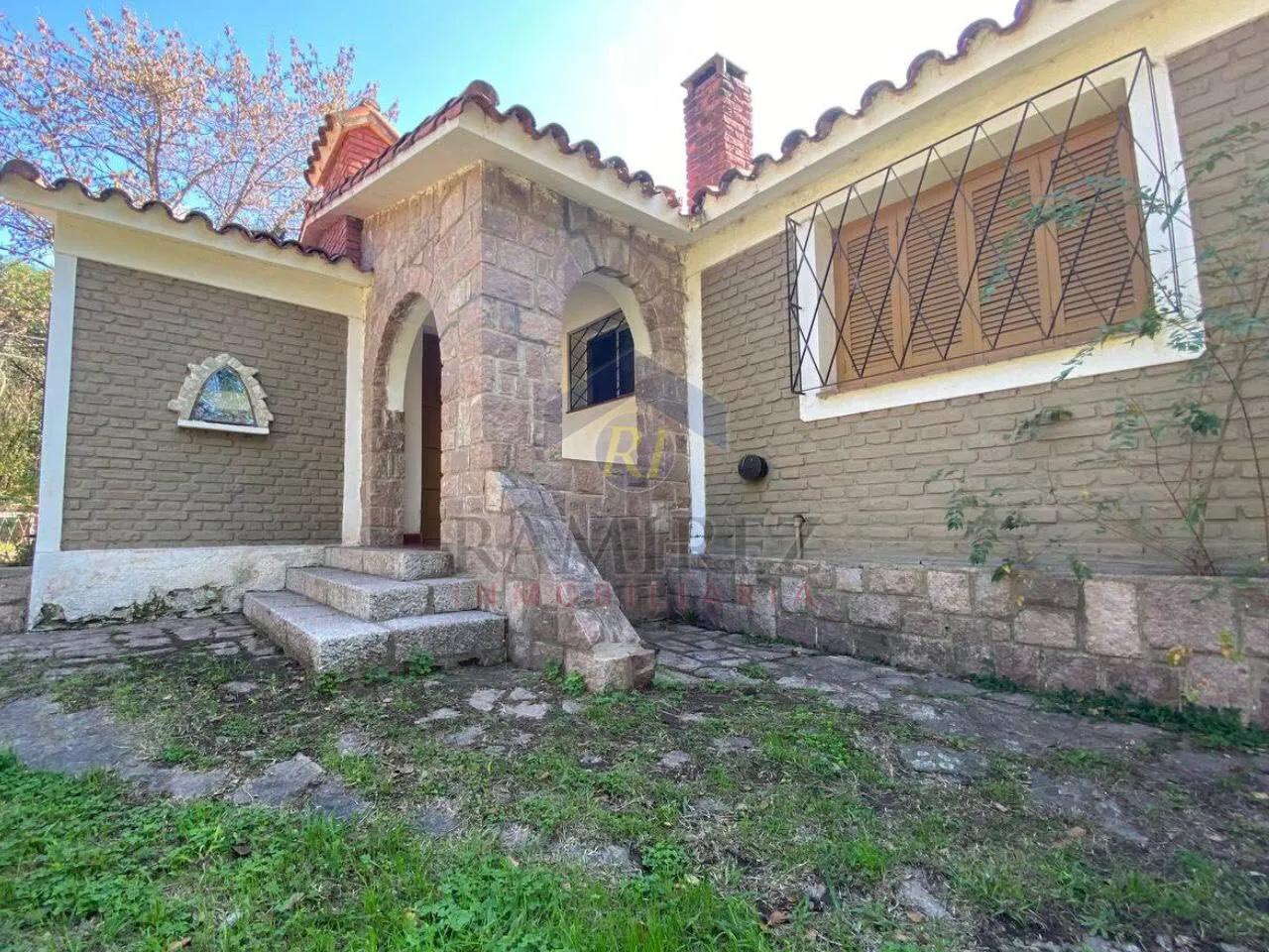 HERMOSO CHALET EN VENTA - VILLA DEL DIQUE - CORDOBA (CA154)