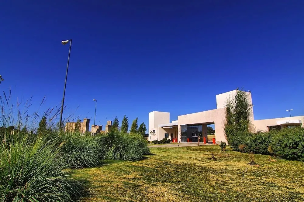 Financio LOTE en Country Amenites VENDO / PERMUTO