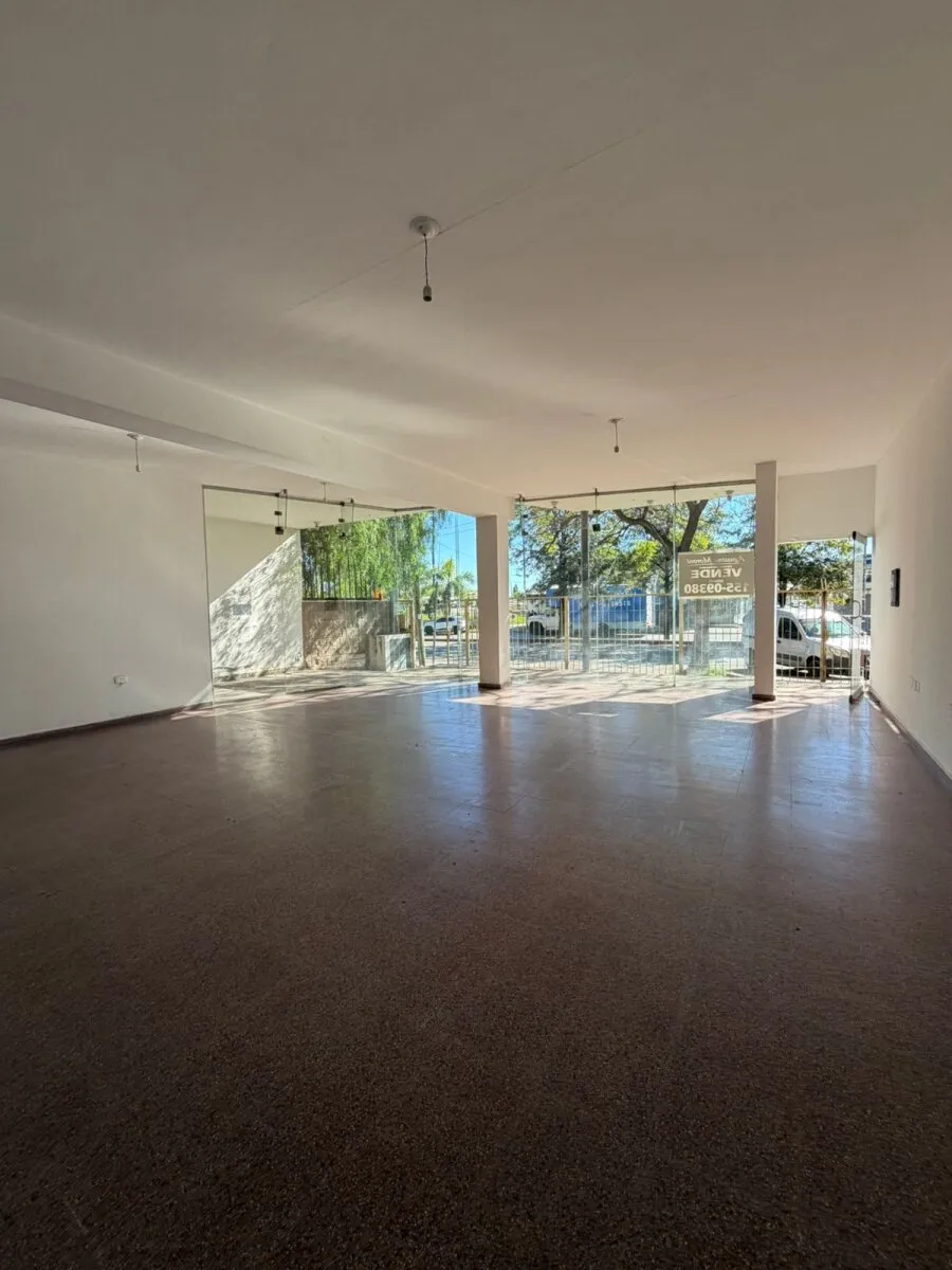 Local Comercial en Alquiler sobre Av. Pueyrredón | 68 m² | Gran Frente Vidriado