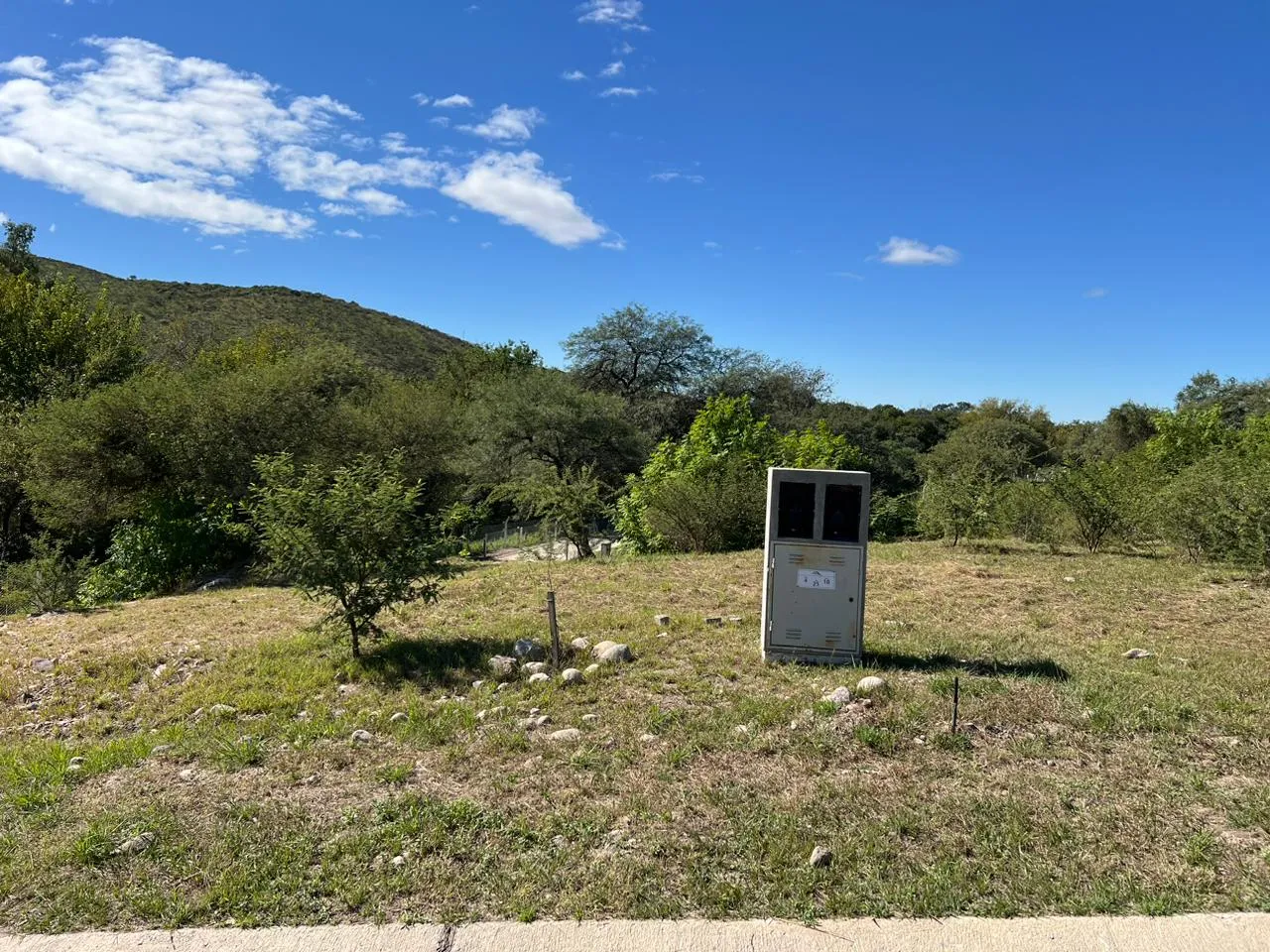 Lote esquina ubicado en Colinas de la Deseada!