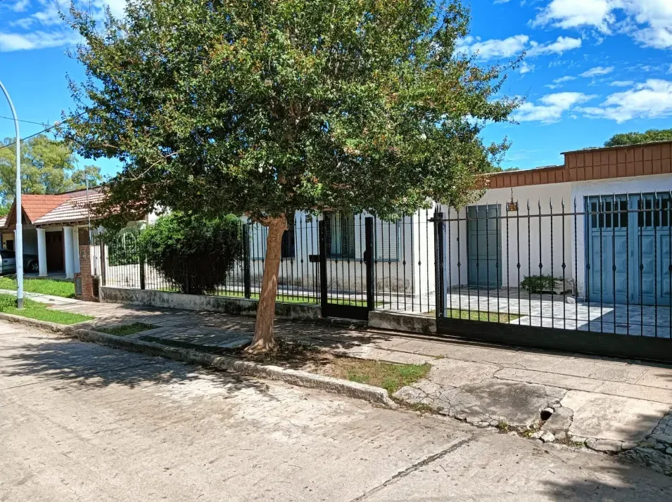 Uno de los mejores barrios de cordoba! esta casita lo tiene todo