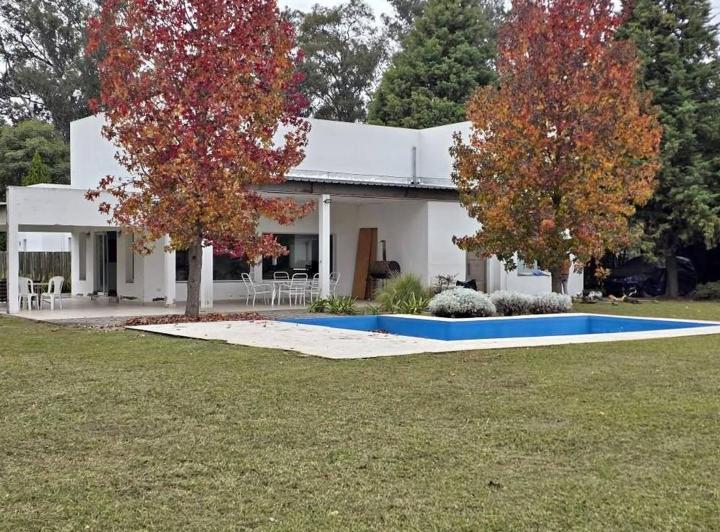 Casa · 200m² · 4 Ambientes · 3 Cocheras