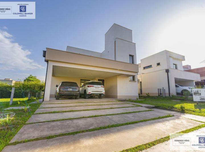 Casa · 470m² · 4 Ambientes · 2 Cocheras