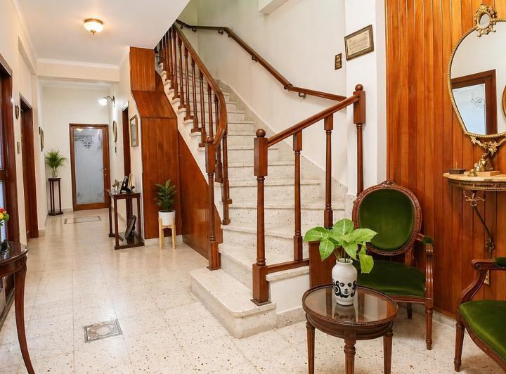 Casa · 240m² · 11 Ambientes · 1 Cochera