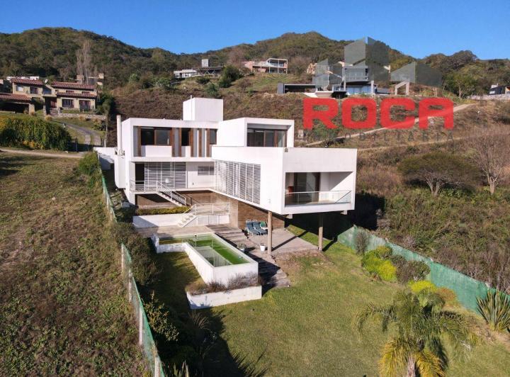 Casa · 345m² · 7 Ambientes · 2 Cocheras