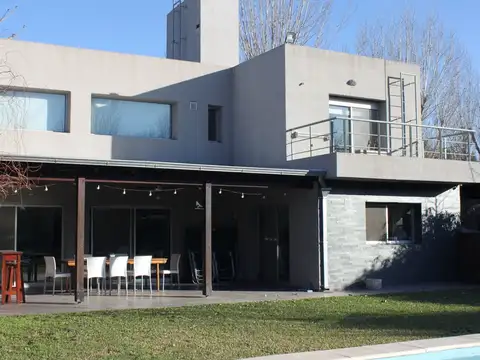 Casa en Venta en Pueblo Esther, Rosario