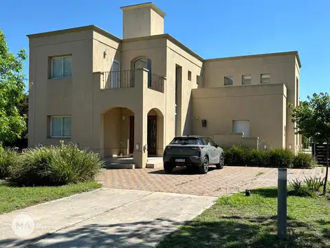 Casa en Venta en Puerto Roldan, Countries y Barrios Cerrados en Roldan