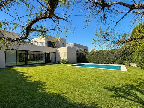 Casa en Venta en San Sebastian, Countries y Barrios Cerrados en Funes