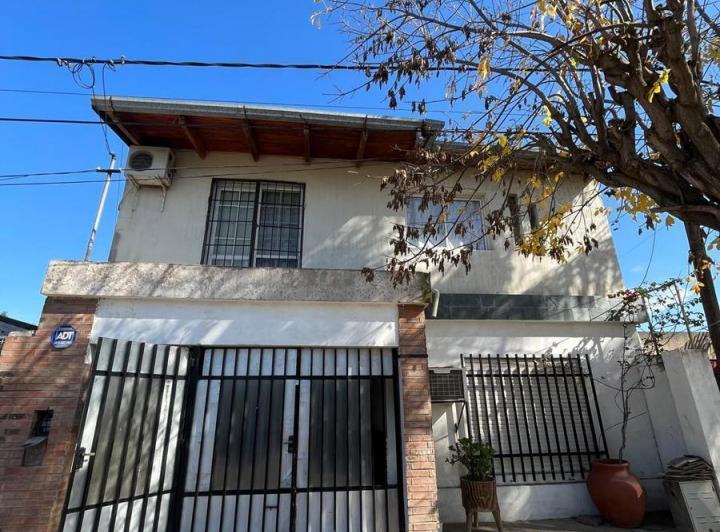 Casa · 2 Dormitorios · 1 Cochera