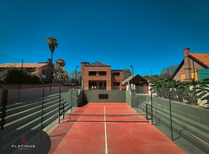 Casa · 400m² · 15 Ambientes · 4 Cocheras