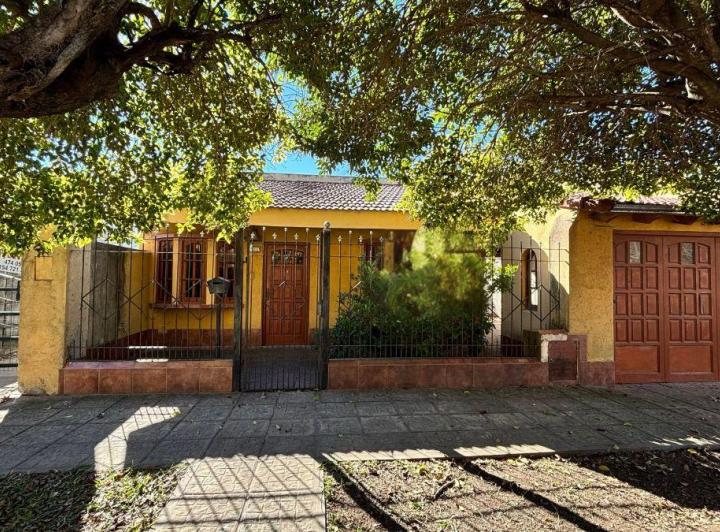 Casa · 162m² · 6 Ambientes · 1 Cochera