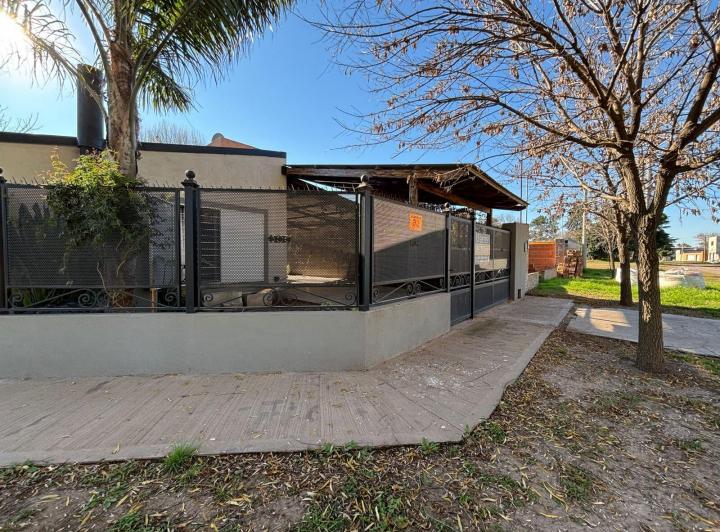 Casa · 74m² · 2 Ambientes · 2 Cocheras