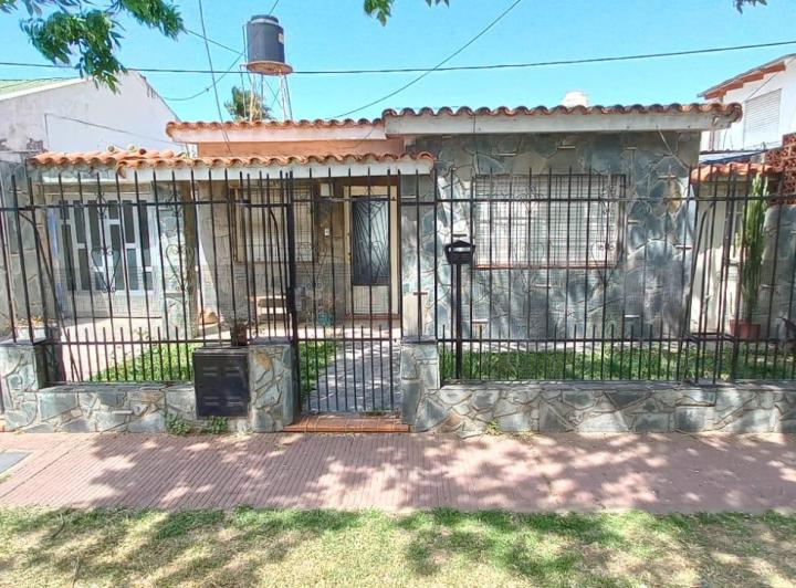 Casa · 71m² · 4 Ambientes · 1 Cochera