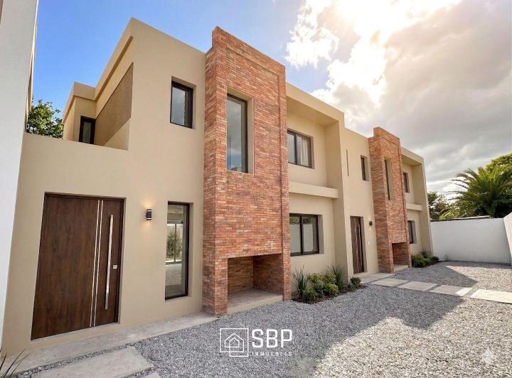 Casa · 180m² · 6 Ambientes · 1 Cochera