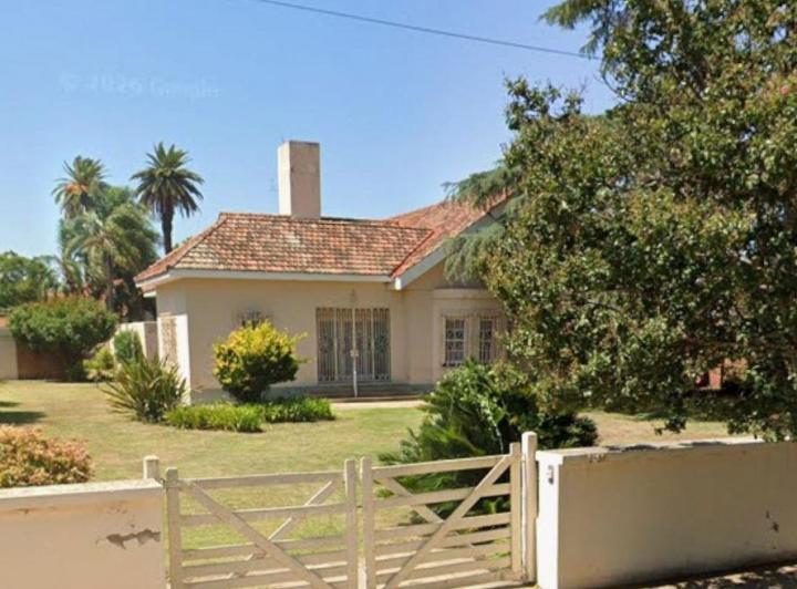 Casa · 370m² · 6 Ambientes · 2 Cocheras