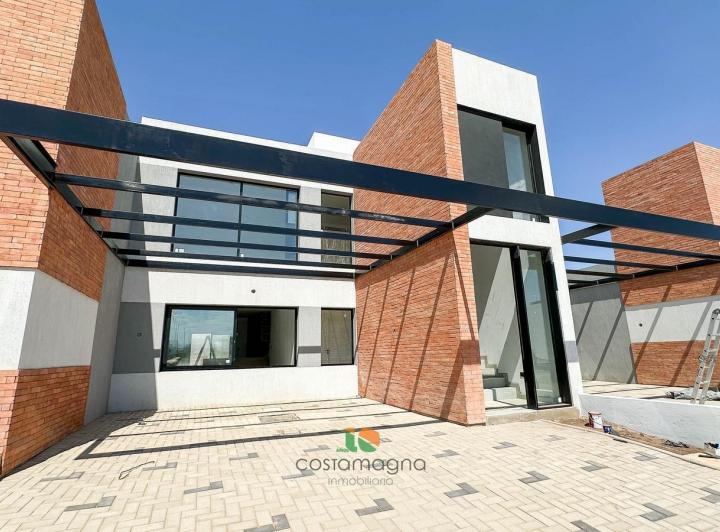 Casa · 150m² · 5 Ambientes · 2 Cocheras