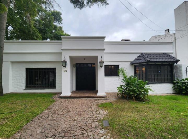 Casa · 204m² · 7 Ambientes · 2 Cocheras
