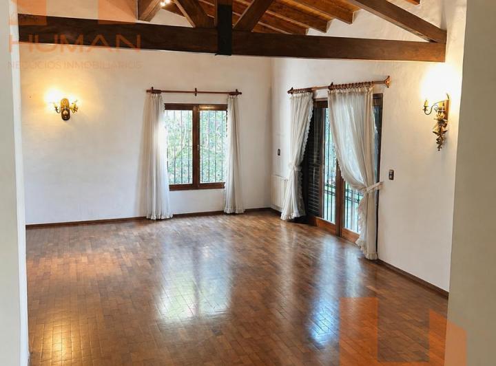 Casa · 388m² · 4 Dormitorios · 2 Cocheras