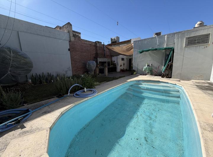 Casa · 252m² · 3 Dormitorios · 3 Cocheras