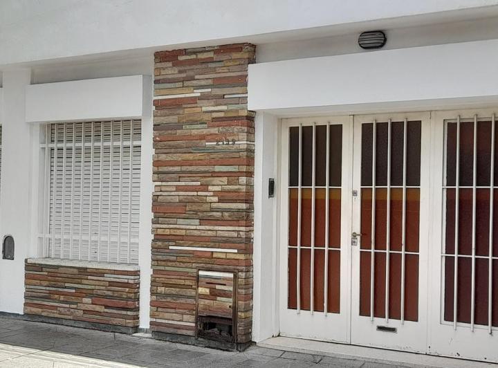 Casa · 190m² · 5 Ambientes · 2 Cocheras