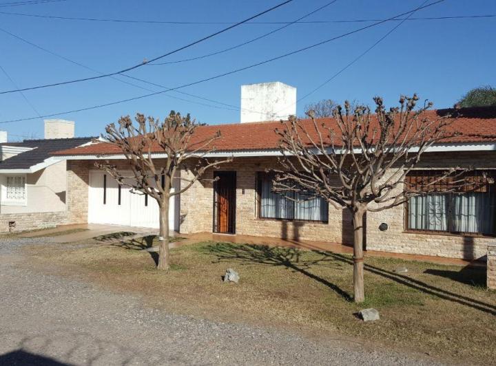 Casa · 220m² · 5 Ambientes · 3 Cocheras
