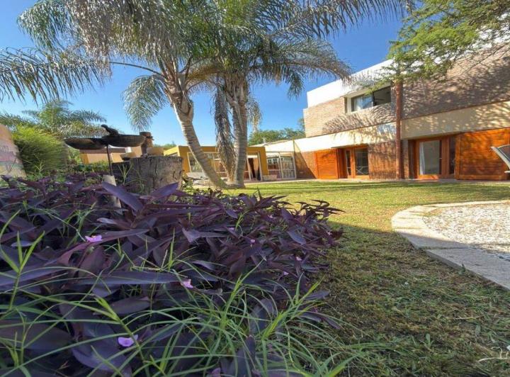 Casa · 232m² · 9 Ambientes · 1 Cochera