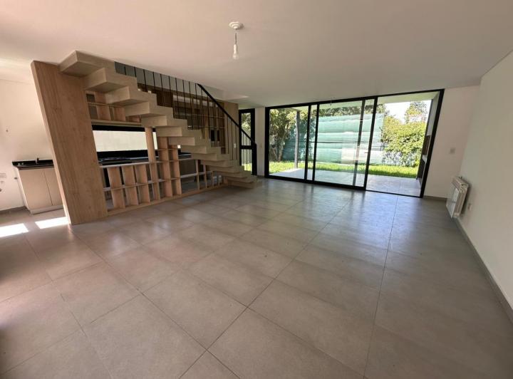 Casa · 193m² · 5 Ambientes · 2 Cocheras