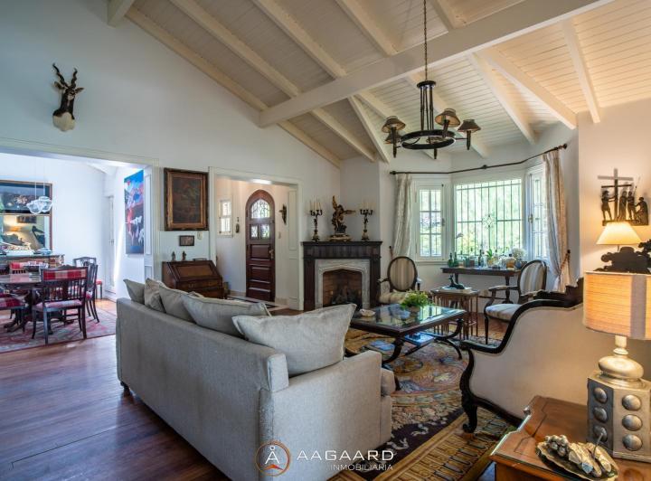 Casa · 359m² · 7 Ambientes · 3 Cocheras