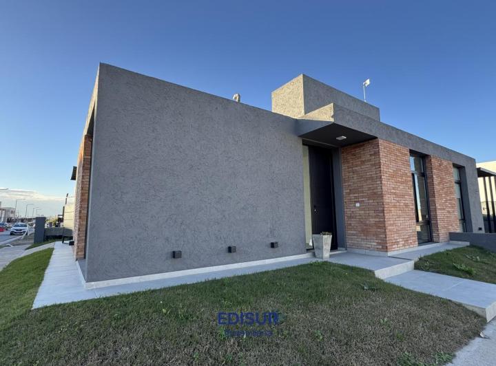 Casa · 82m² · 2 Dormitorios
