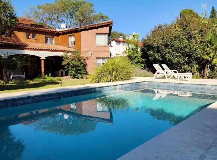 Casa · 284m² · 4 Ambientes · 4 Cocheras