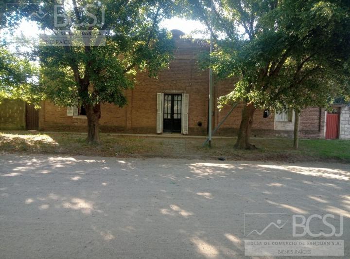 Casa · 990m² · 6 Ambientes · 2 Cocheras