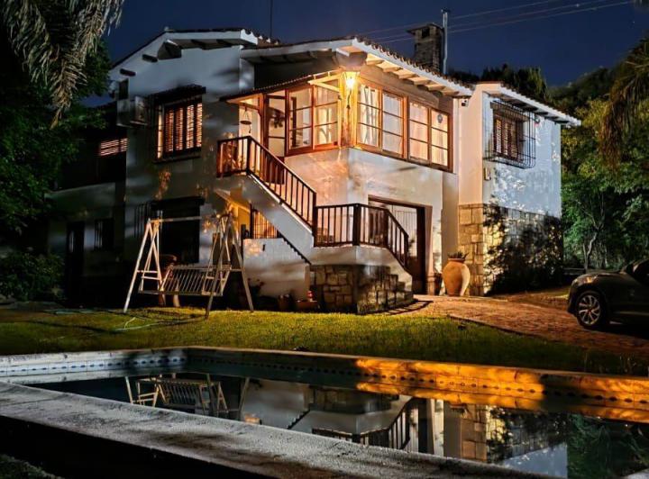 Casa · 180m² · 8 Ambientes · 1 Cochera