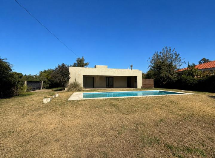Casa · 209m² · 9 Ambientes · 1 Cochera