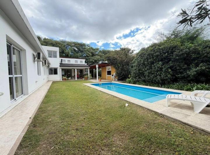 Casa · 265m² · 6 Ambientes