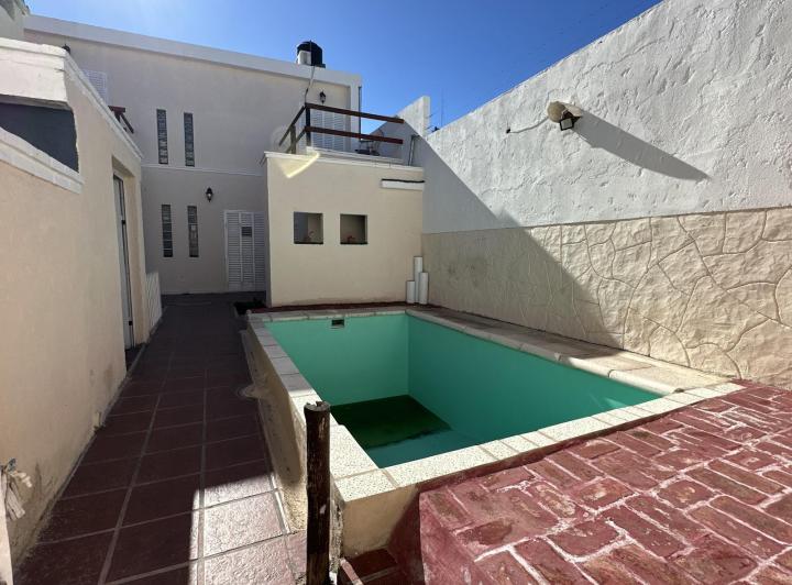 Casa · 210m² · 7 Dormitorios