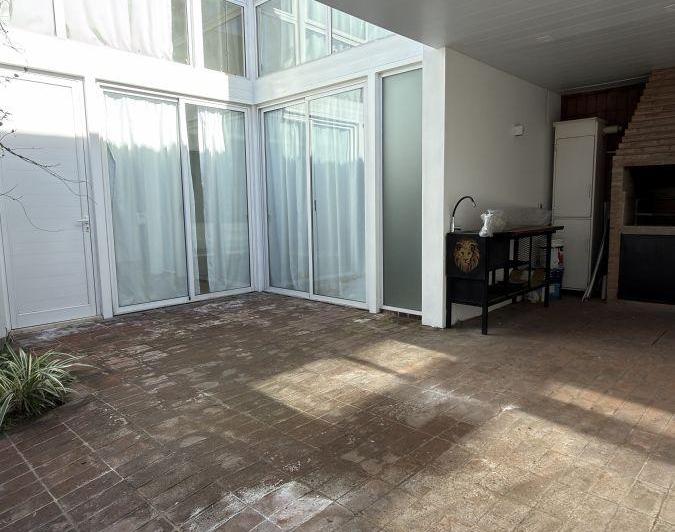 Casa · 75m² · 4 Ambientes · 1 Cochera