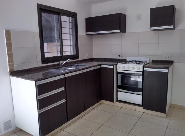 Casa · 80m² · 5 Ambientes · 1 Cochera