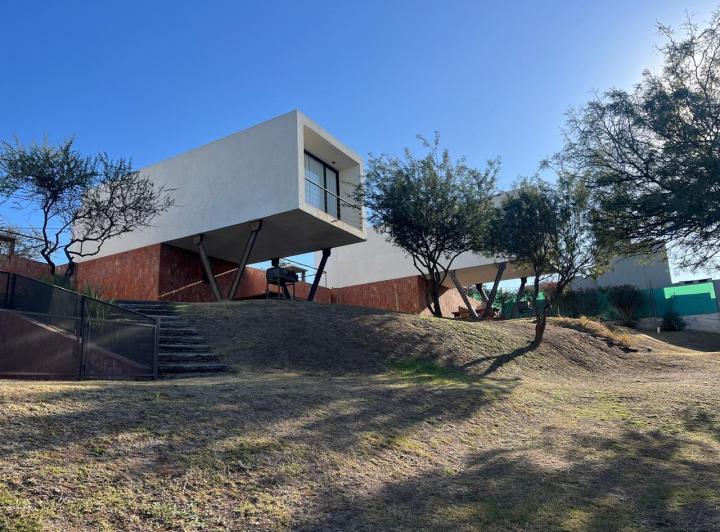 Casa · 100m² · 4 Ambientes · 1 Cochera