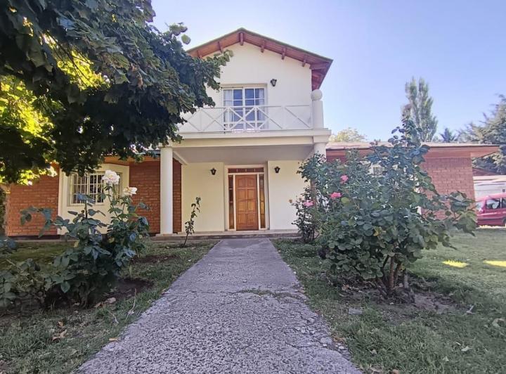Casa · 253m² · 5 Ambientes · 2 Cocheras