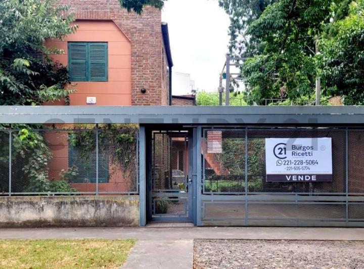 Terreno · 182m² · 7 Ambientes · 3 Cocheras