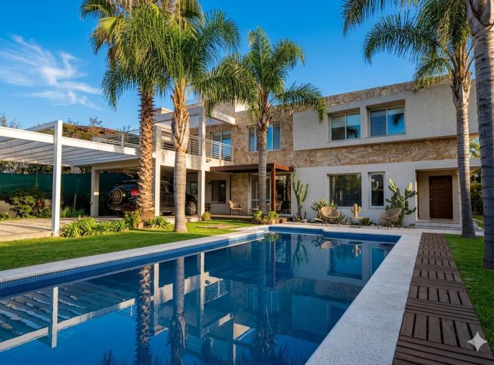 Casa · 356m² · 5 Ambientes · 1 Cochera