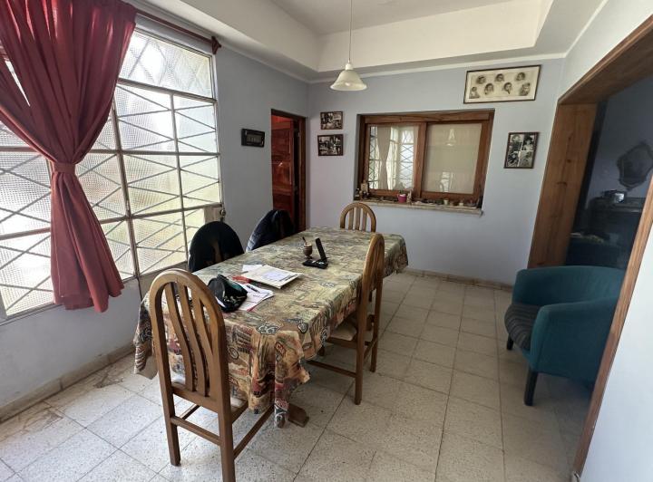 Casa · 300m² · 5 Ambientes · 2 Cocheras
