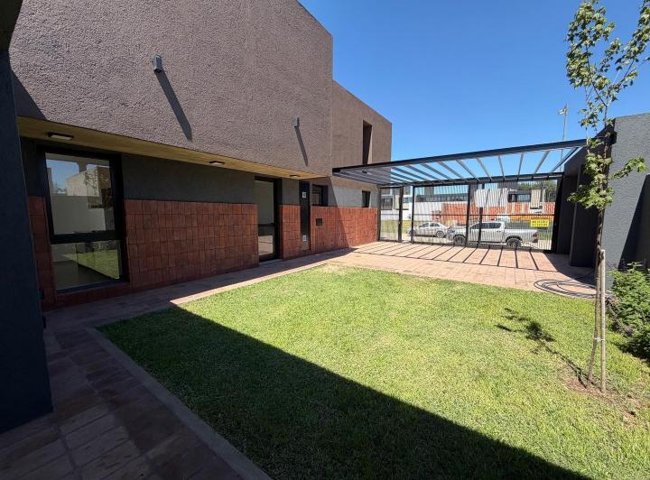 Casa · 275m² · 4 Ambientes · 2 Cocheras