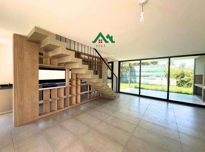 Casa · 187m² · 5 Ambientes · 2 Cocheras