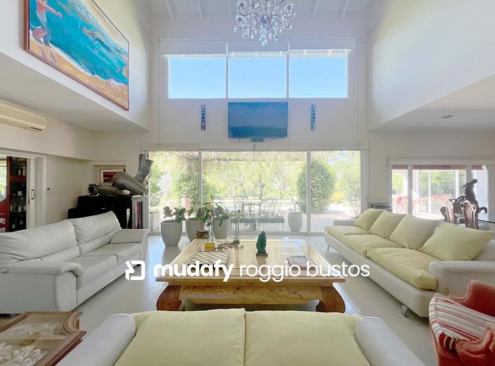 Casa · 780m² · 17 Ambientes · 3 Cocheras