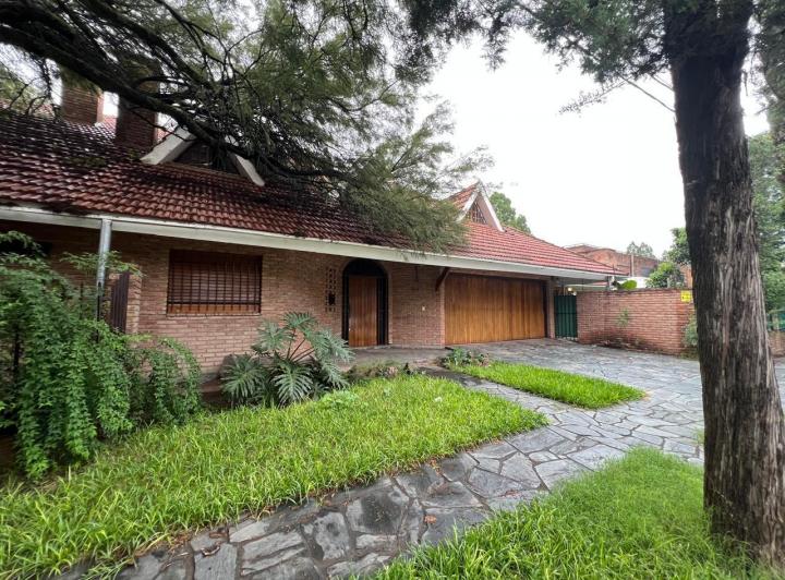 Casa · 465m² · 10 Ambientes · 4 Cocheras