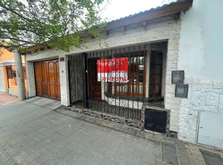 Casa · 135m² · 5 Ambientes · 1 Cochera