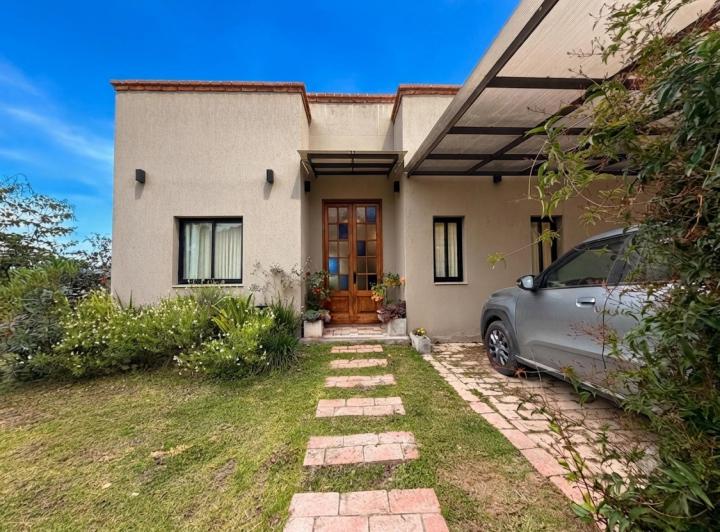 Casa · 208m² · 3 Ambientes · 2 Cocheras