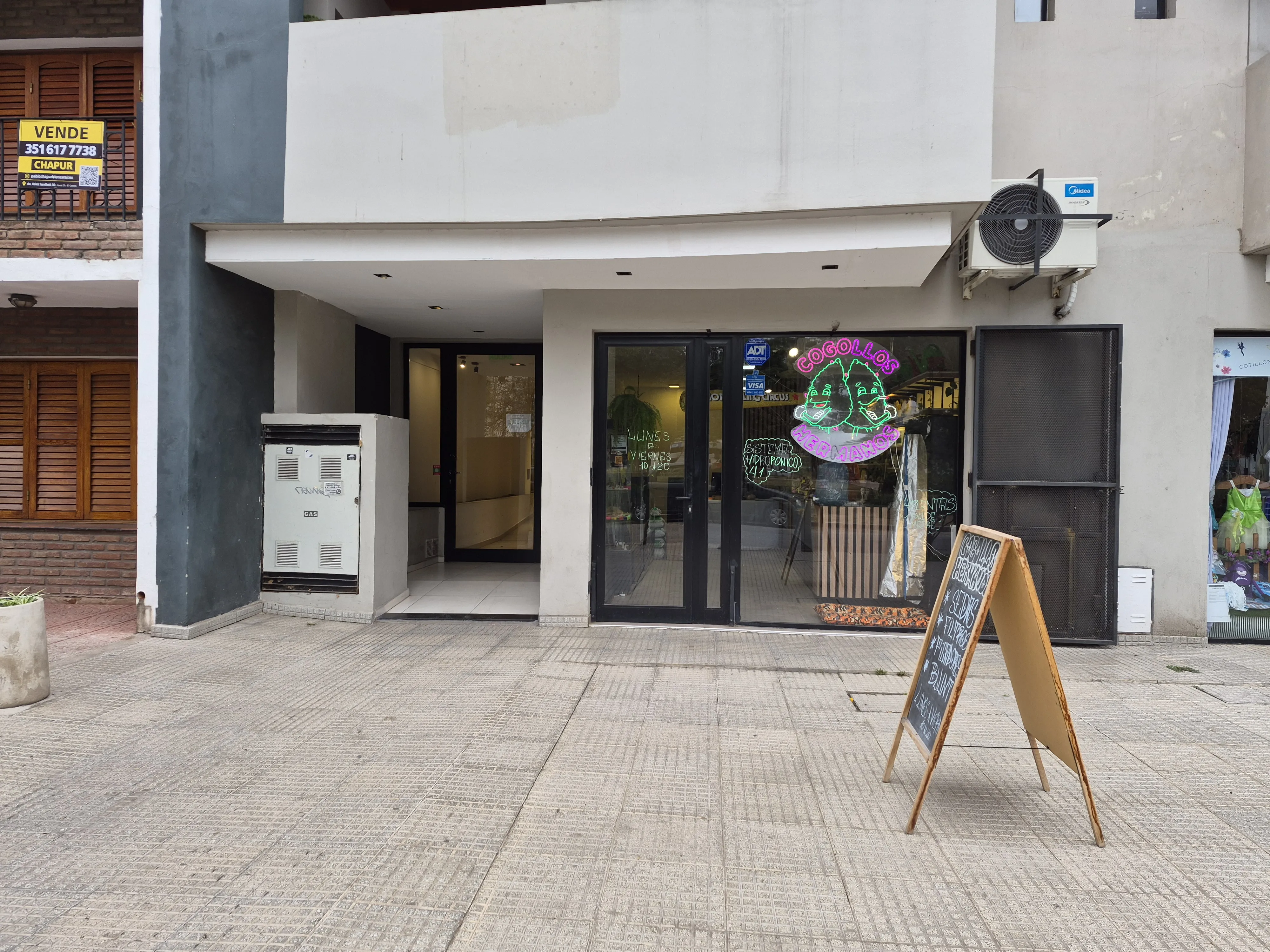 Local Comercial en Venta - A mts Av Santa Fe y Castro Barros